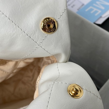 CHANEL 22 Small Handbag