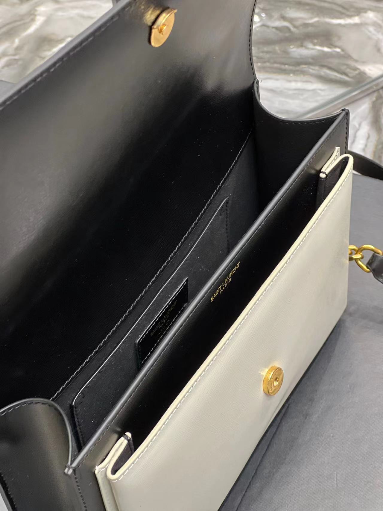 YSL SUNSET MEDIUM TOP HANDLE IN SMOOTH LEATHER