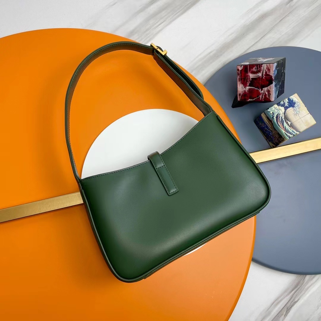 YSL LE 5 À 7 IN SMOOTH LEATHER