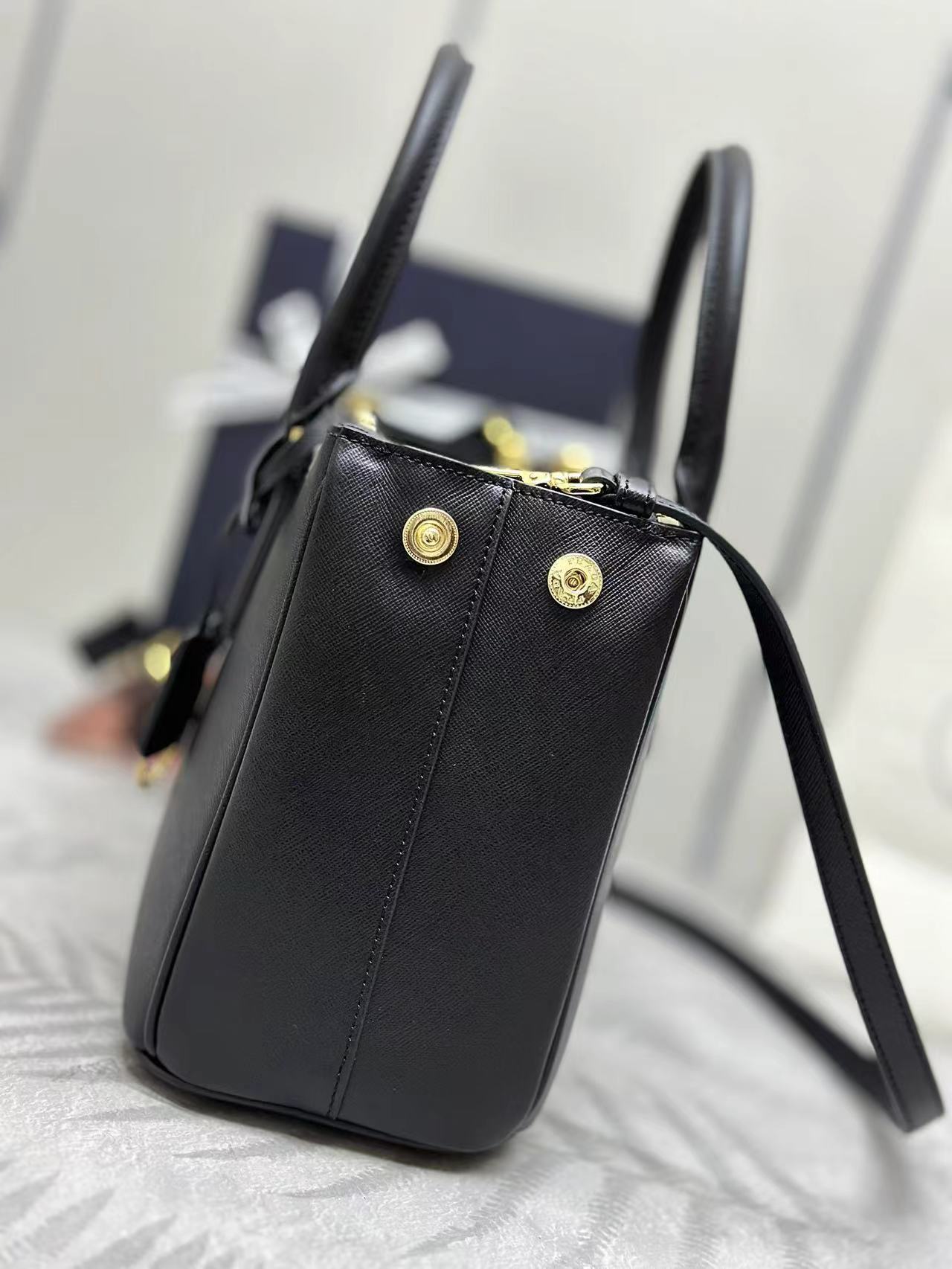 Medium Prada Galleria Saffiano leather bag
