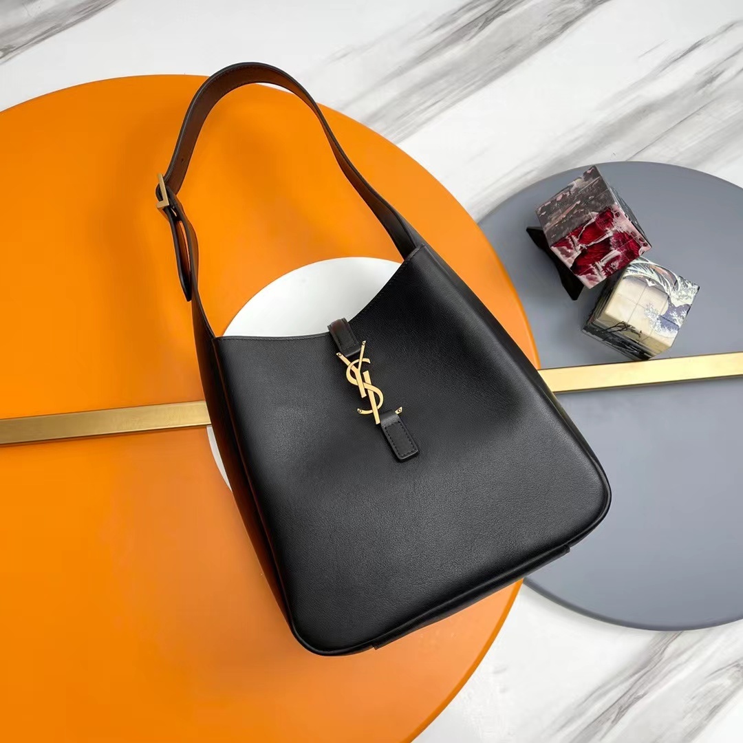 YSL LE 5 Ã7 SUPPLE SMALL IN GRAINED LEATHER