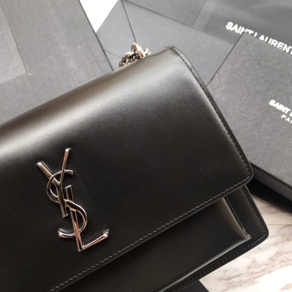 YSL SUNSET MEDIUM CHAIN BAG IN SMOOTH LEATHER