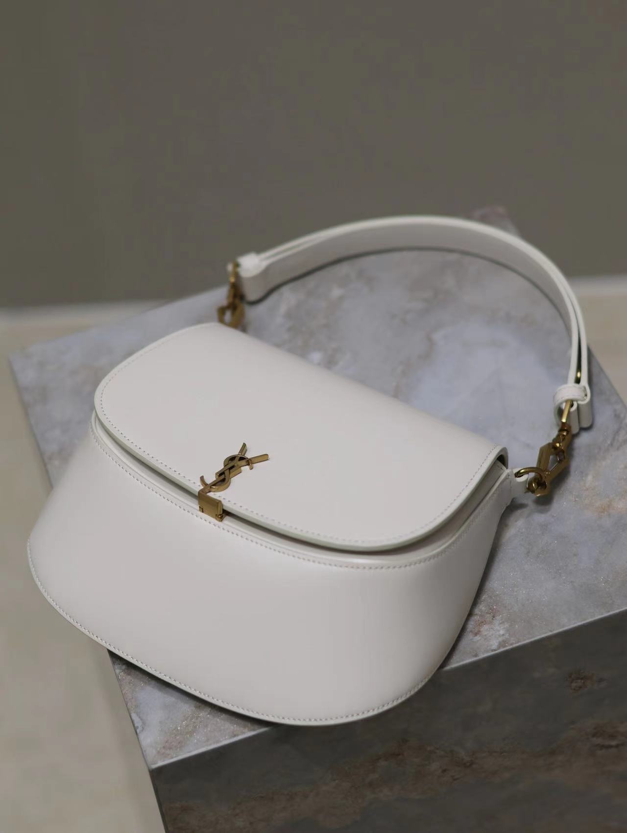 VOLTAIRE TOP HANDLE IN BOX SAINT LAURENT