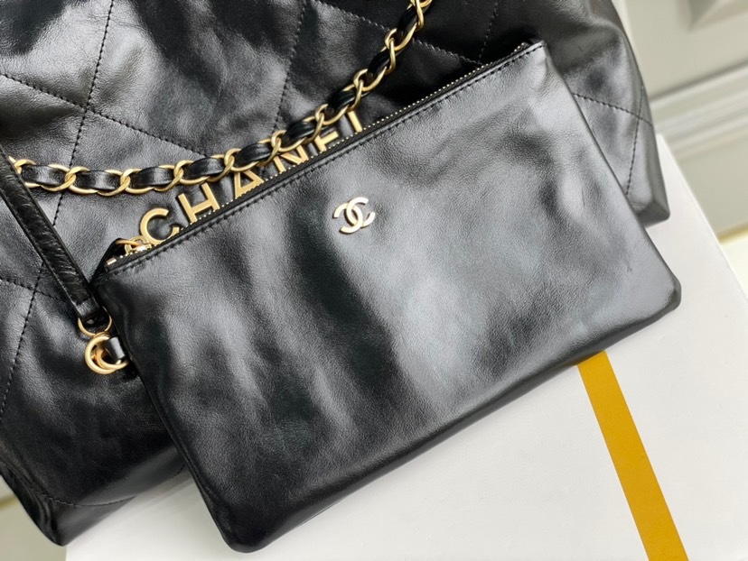 CHANEL 22 Small Handbag