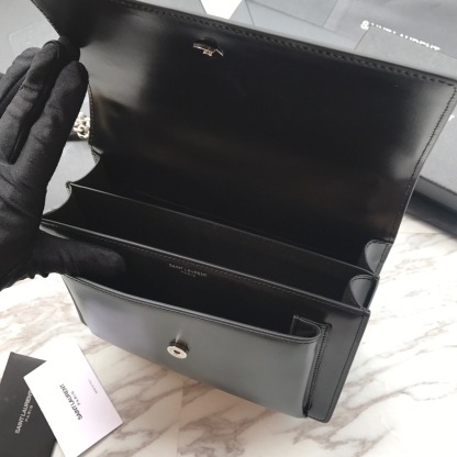 YSL SUNSET MEDIUM CHAIN BAG IN SMOOTH LEATHER