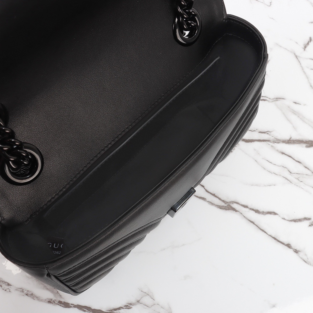 GG Marmont Small Shoulder Bag