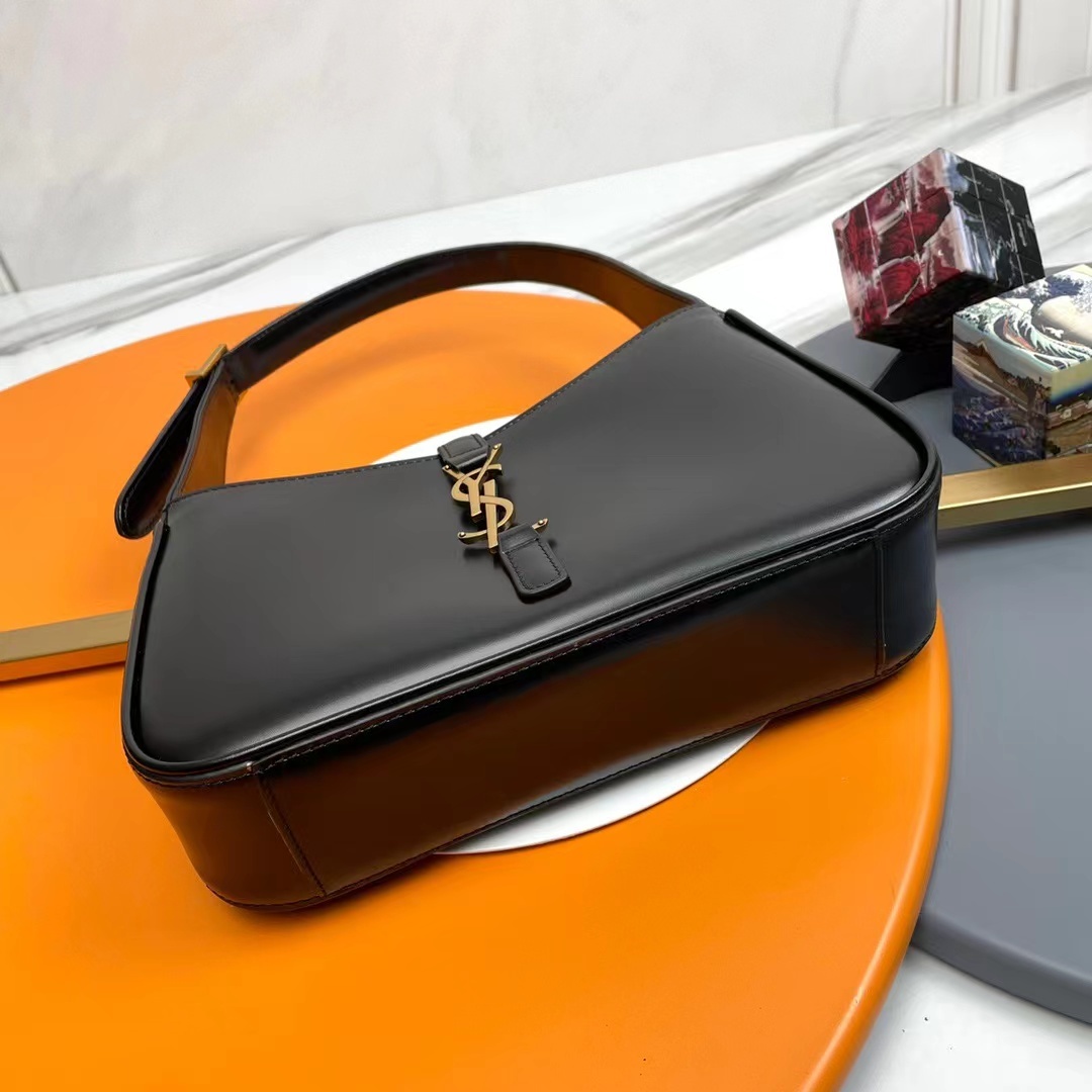 YSL LE 5 À 7 IN SMOOTH LEATHER