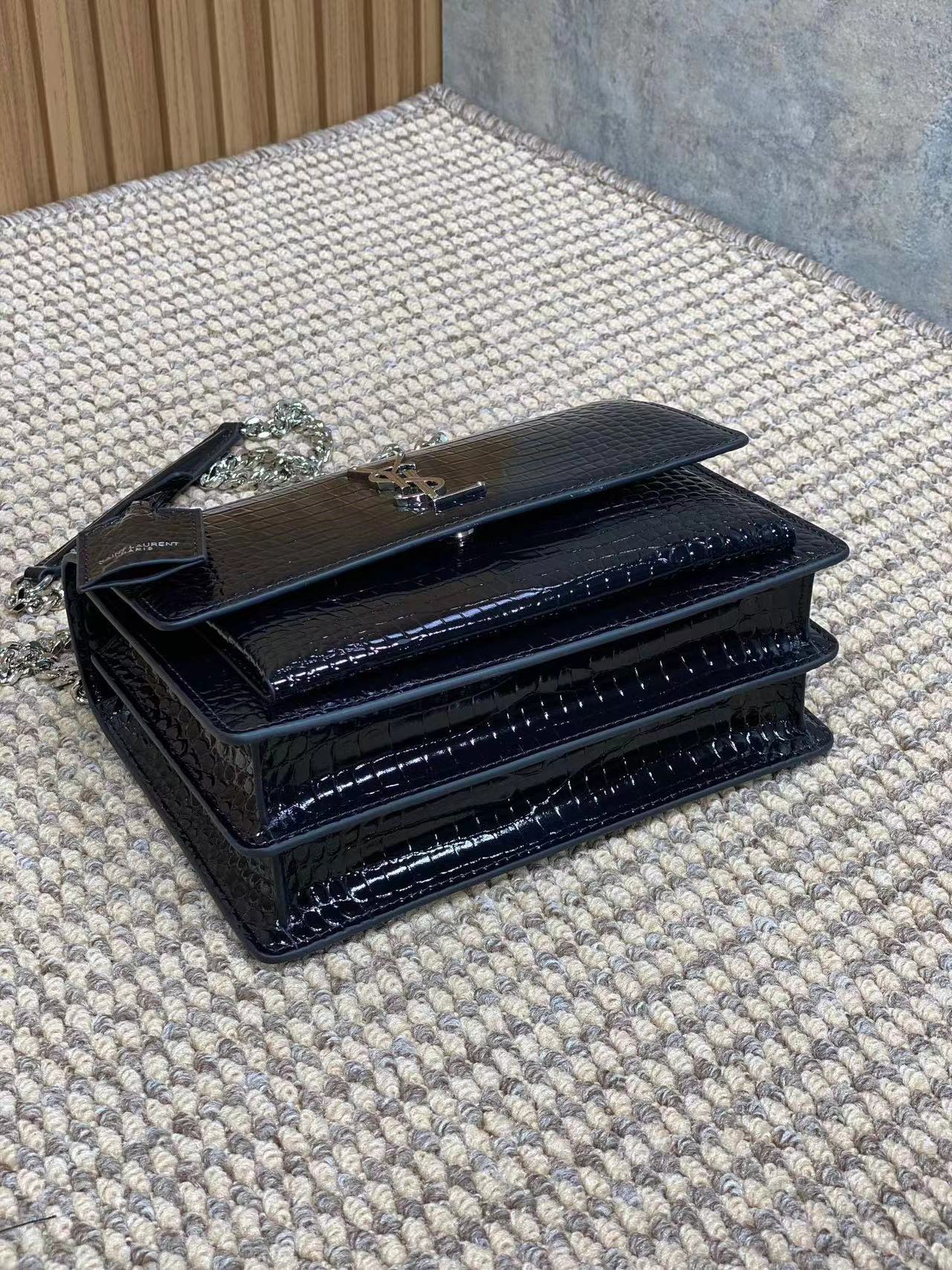 YSL SUNSET MEDIUM CHAIN BAG IN CROCODILE-EMBOSSED SHINY LEATHER