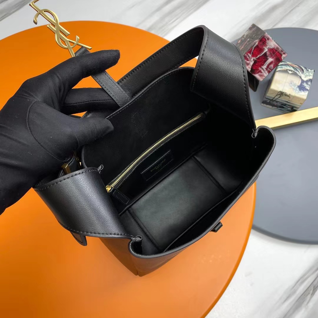 YSL LE 5 Ã7 SUPPLE SMALL IN GRAINED LEATHER