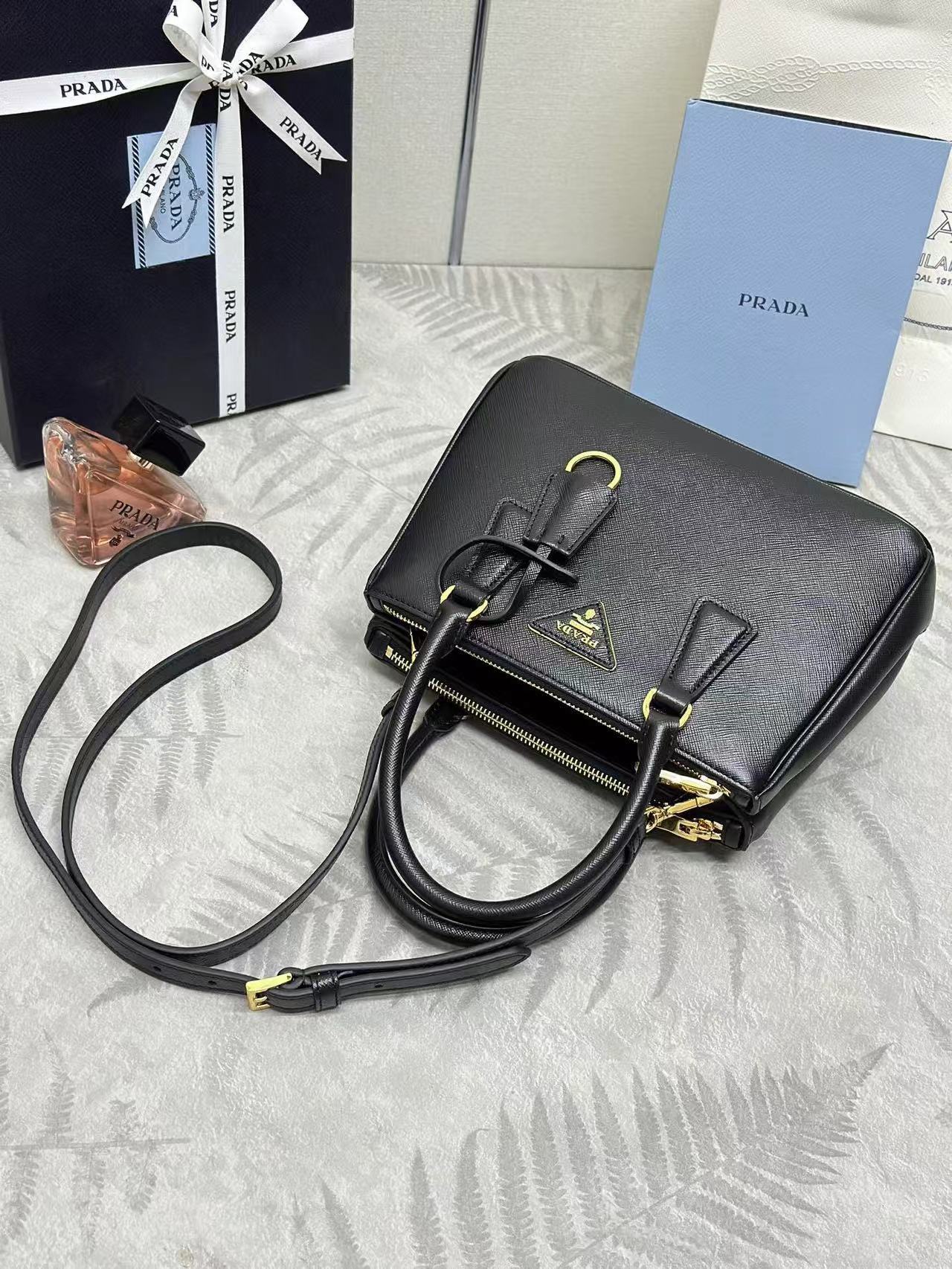 Small Prada Galleria Saffiano leather bag