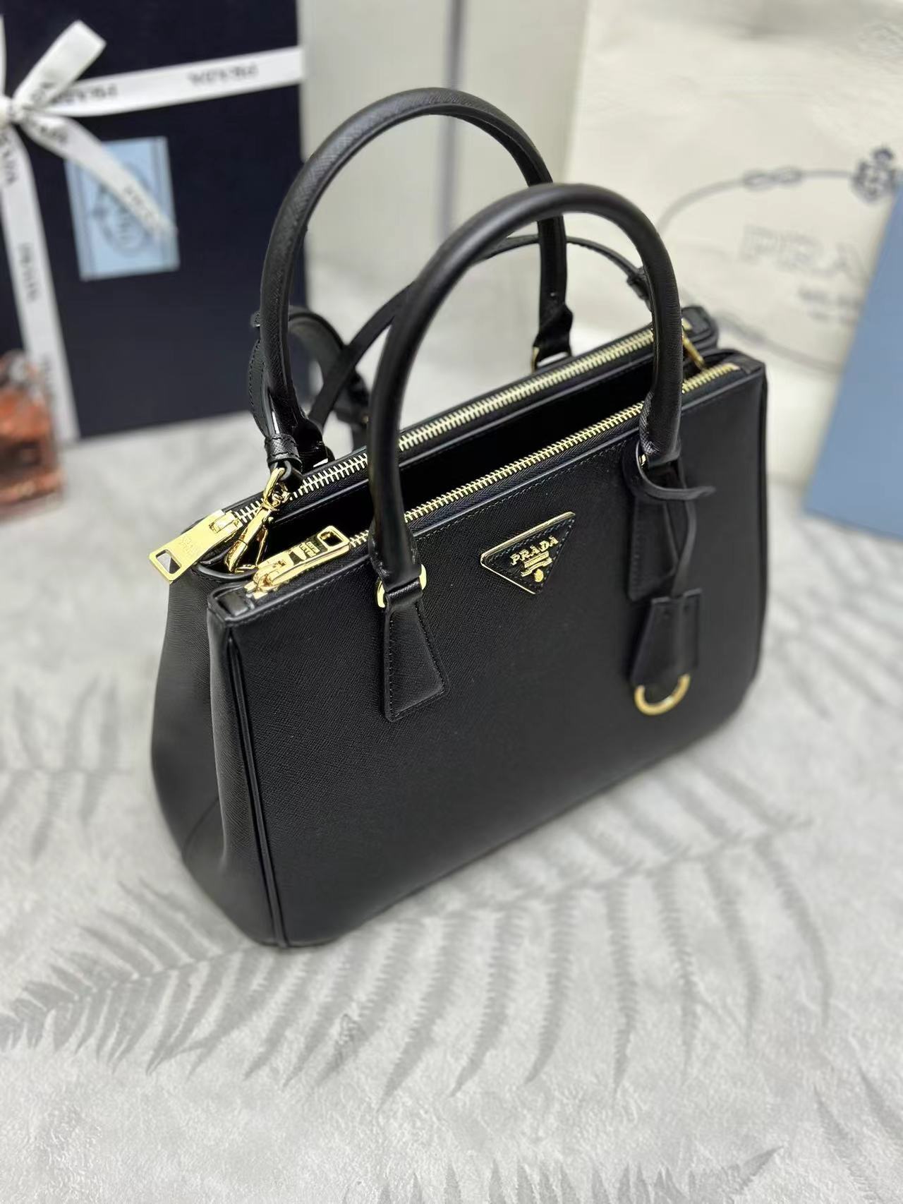 Medium Prada Galleria Saffiano leather bag