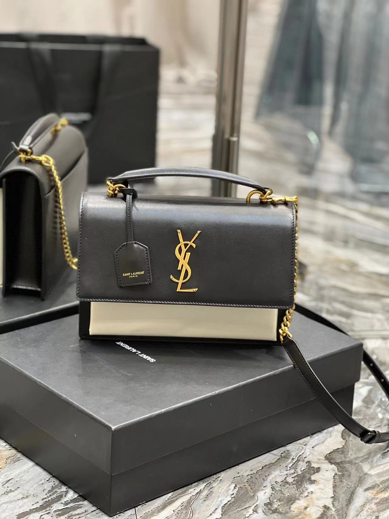 YSL SUNSET MEDIUM TOP HANDLE IN SMOOTH LEATHER