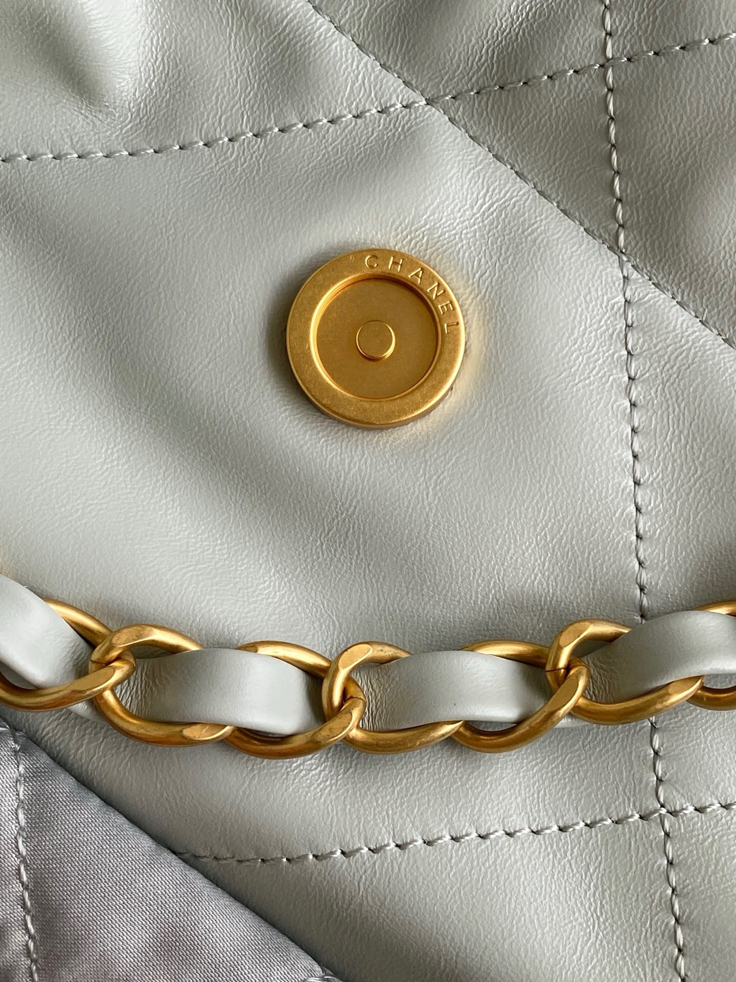 CHANEL 22 Small Handbag