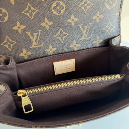 LV Pochette Métis East West