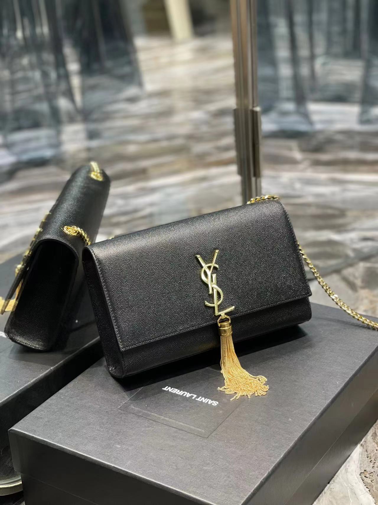 YSL KATE MEDIUM CHAIN BAG WITH TASSEL IN GRAIN DE POUDRE EMBOSSED LEATHER