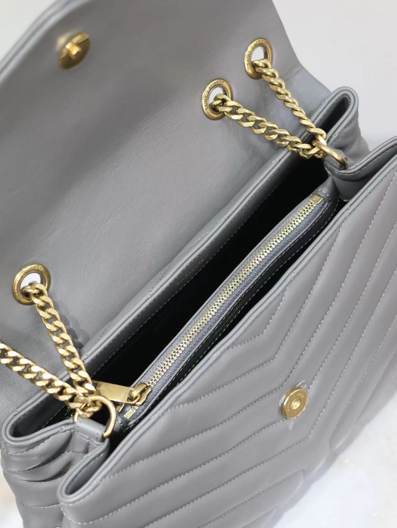 YSL LOULOU MEDIUM CHAIN BAG IN QUILTED "Y" LEATHE