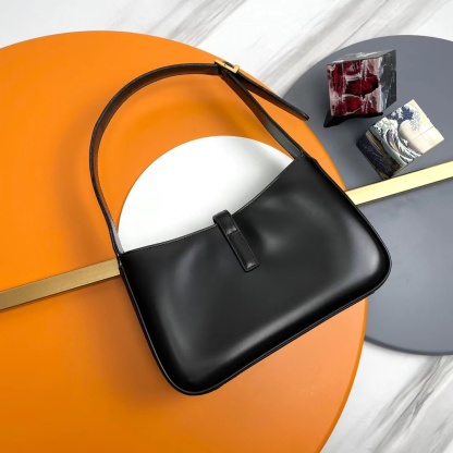 YSL LE 5 À 7 IN SMOOTH LEATHER