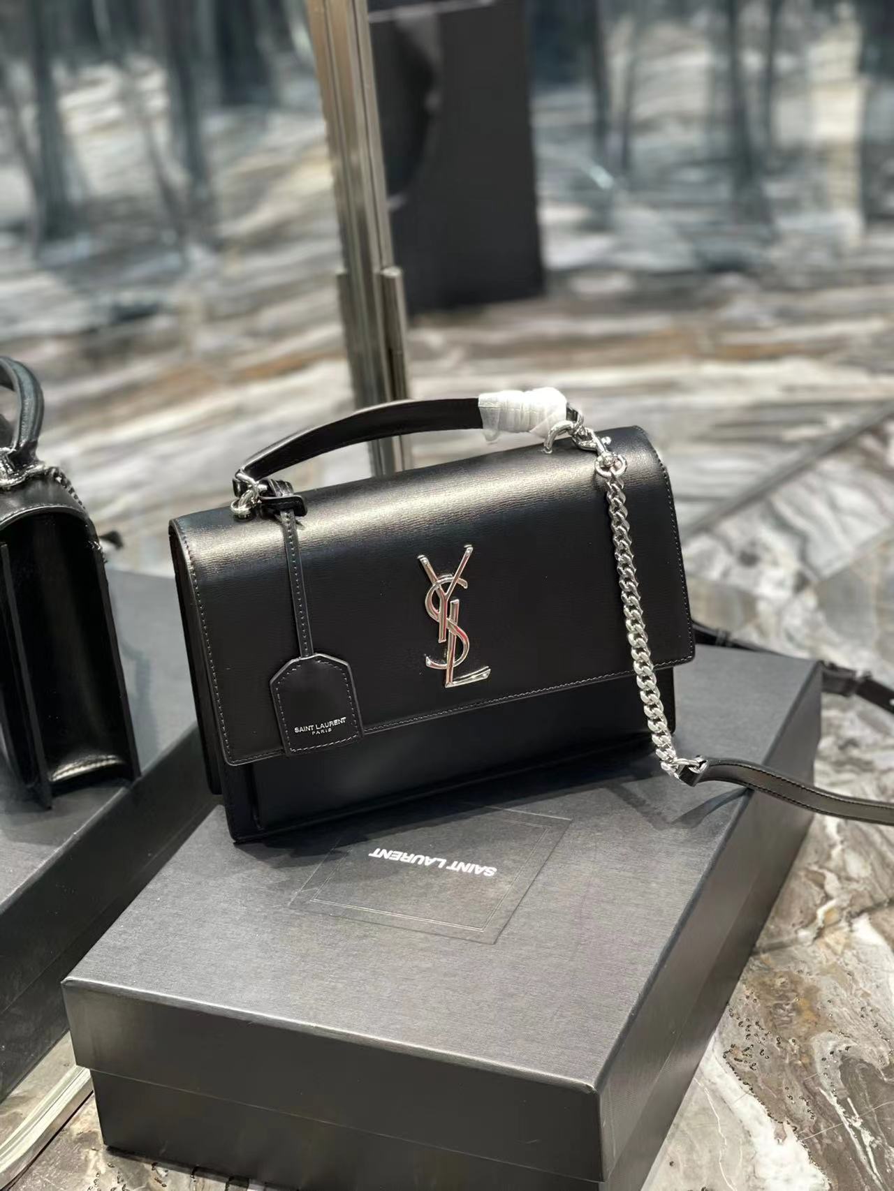 YSL SUNSET MEDIUM TOP HANDLE IN SMOOTH LEATHER