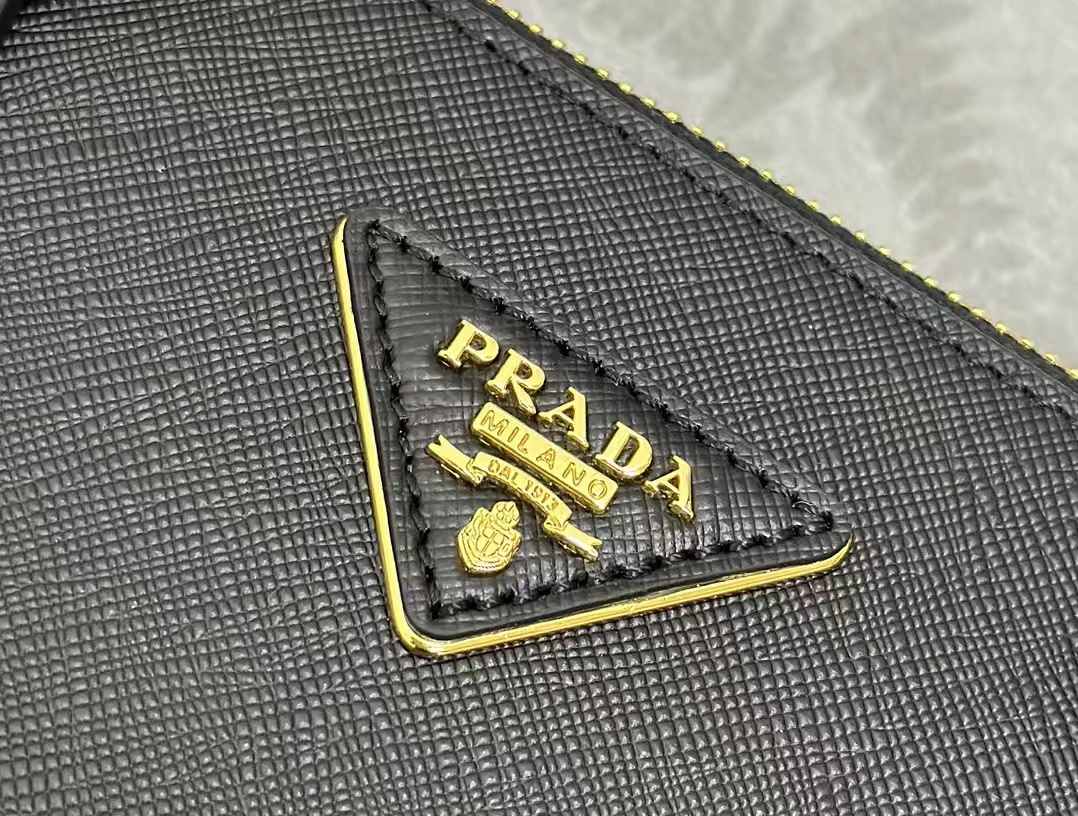 Medium Prada Galleria Saffiano leather bag