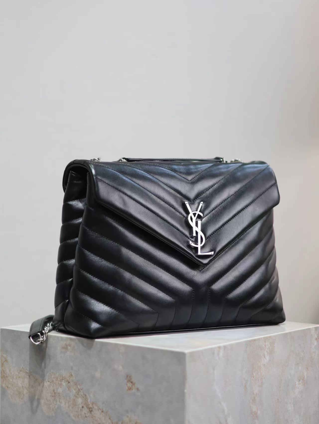 YSL LOULOU MEDIUM CHAIN BAG IN QUILTED "Y" LEATHER