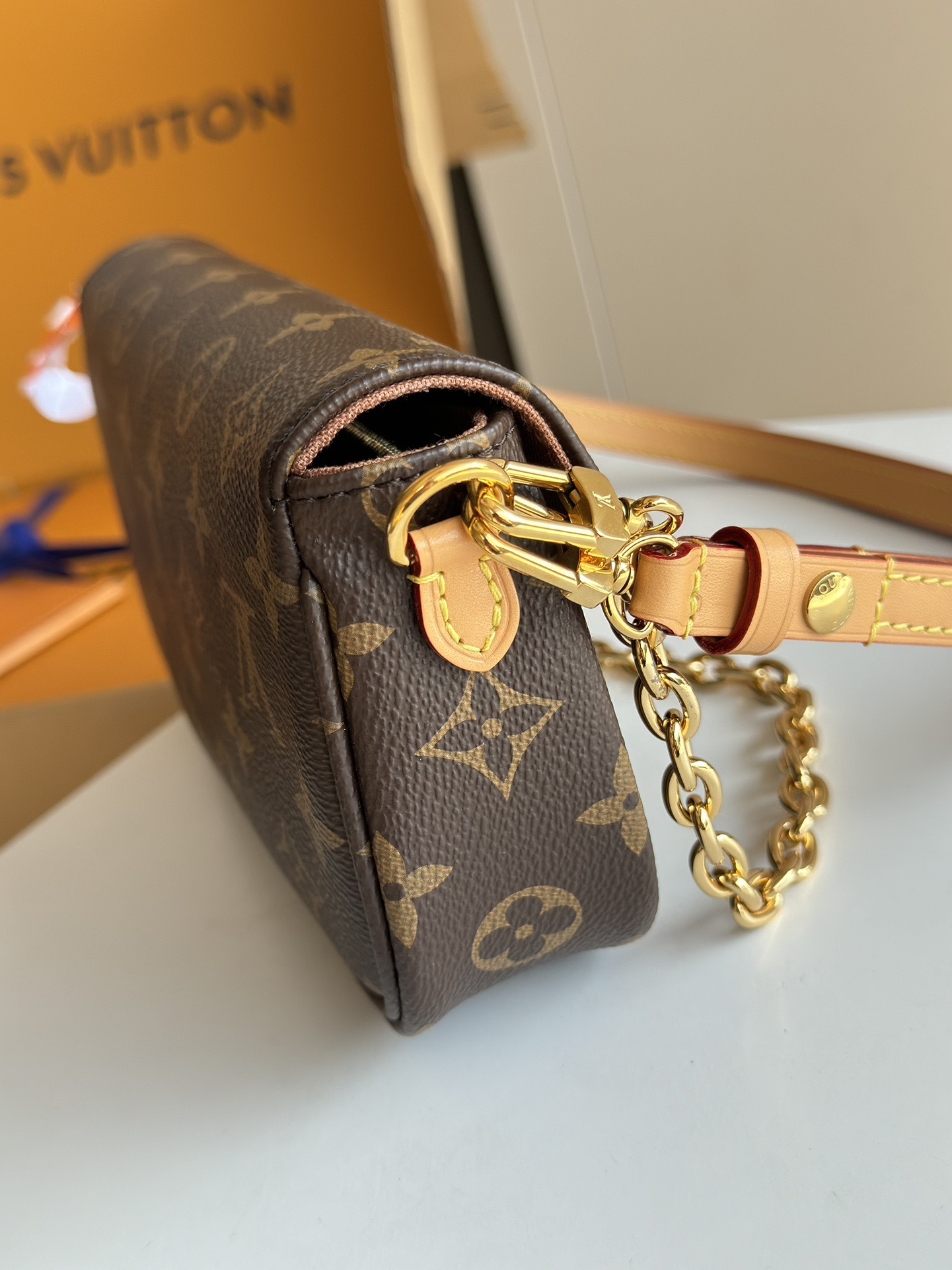 LV Wallet on Chain Ivy
