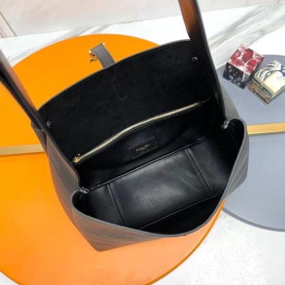 YSL LE 5 A7 SUPPLE LARGE IN GRAINED LEATHER