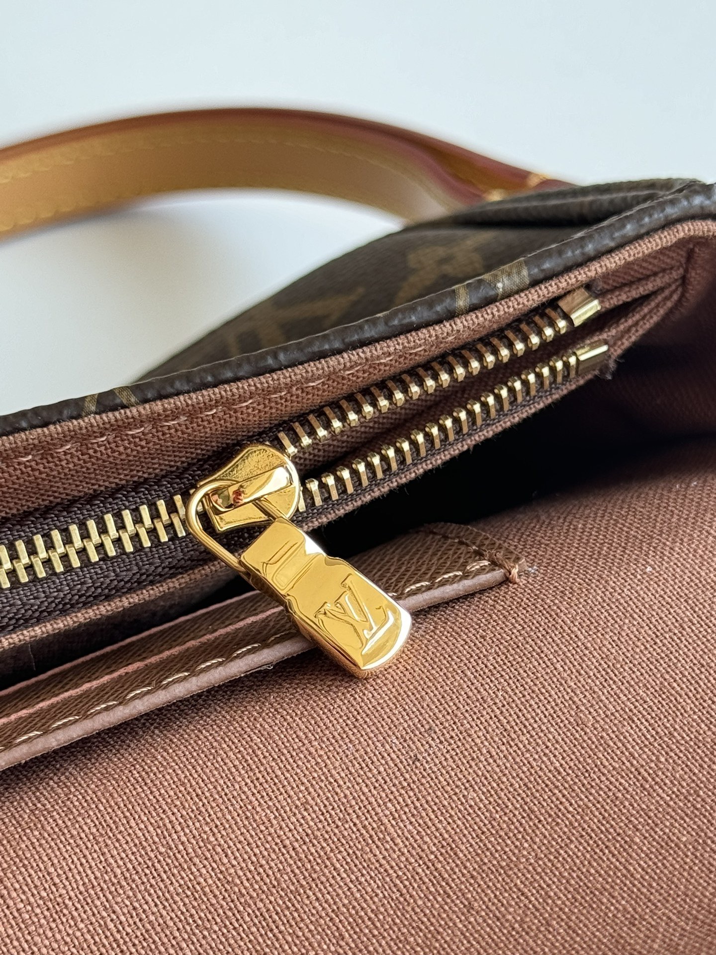 LV Wallet on Chain Ivy