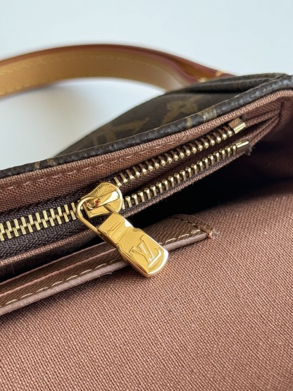 LV Wallet on Chain Ivy