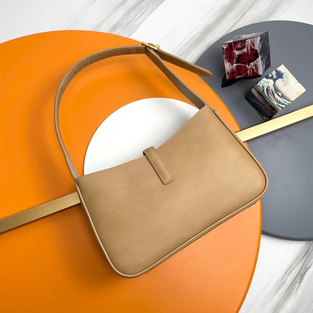 YSL LE 5 À 7 IN SMOOTH LEATHER