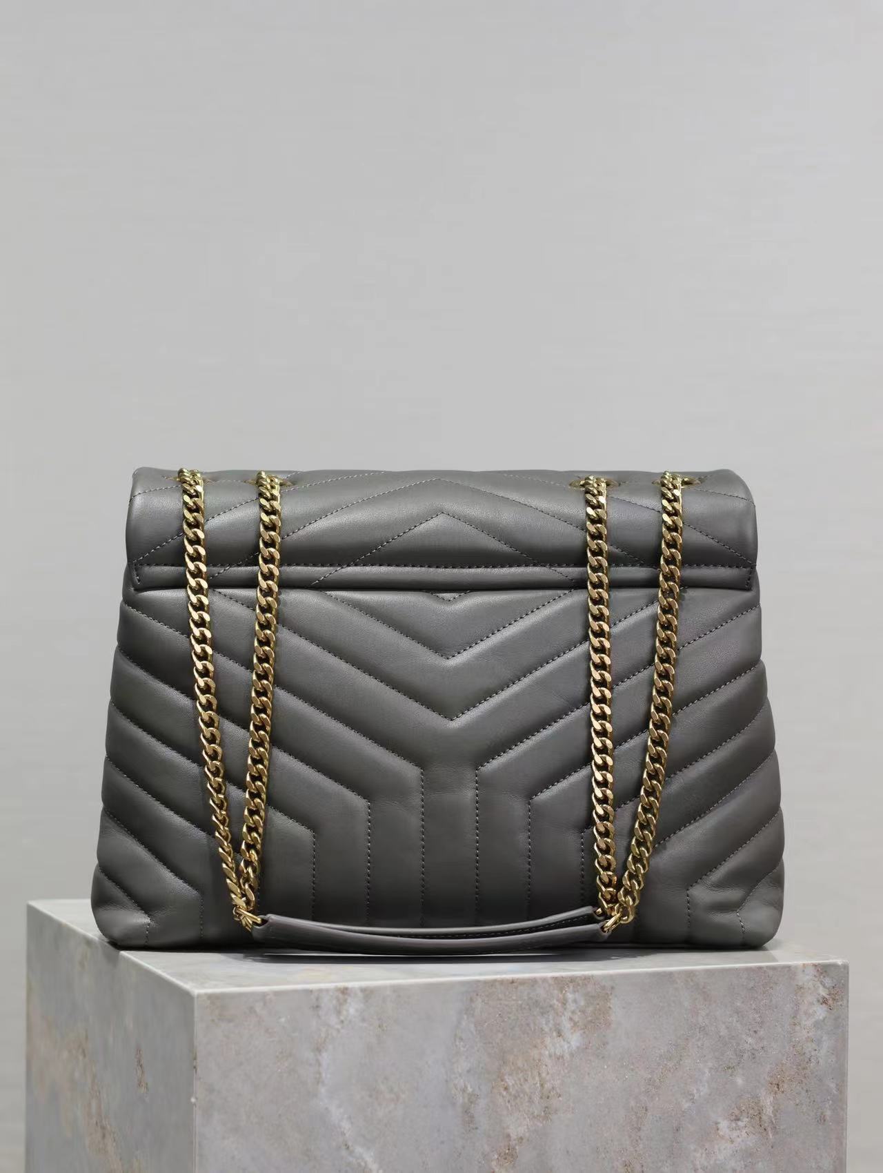 YSL LOULOU MEDIUM CHAIN BAG IN QUILTED "Y" LEATHE