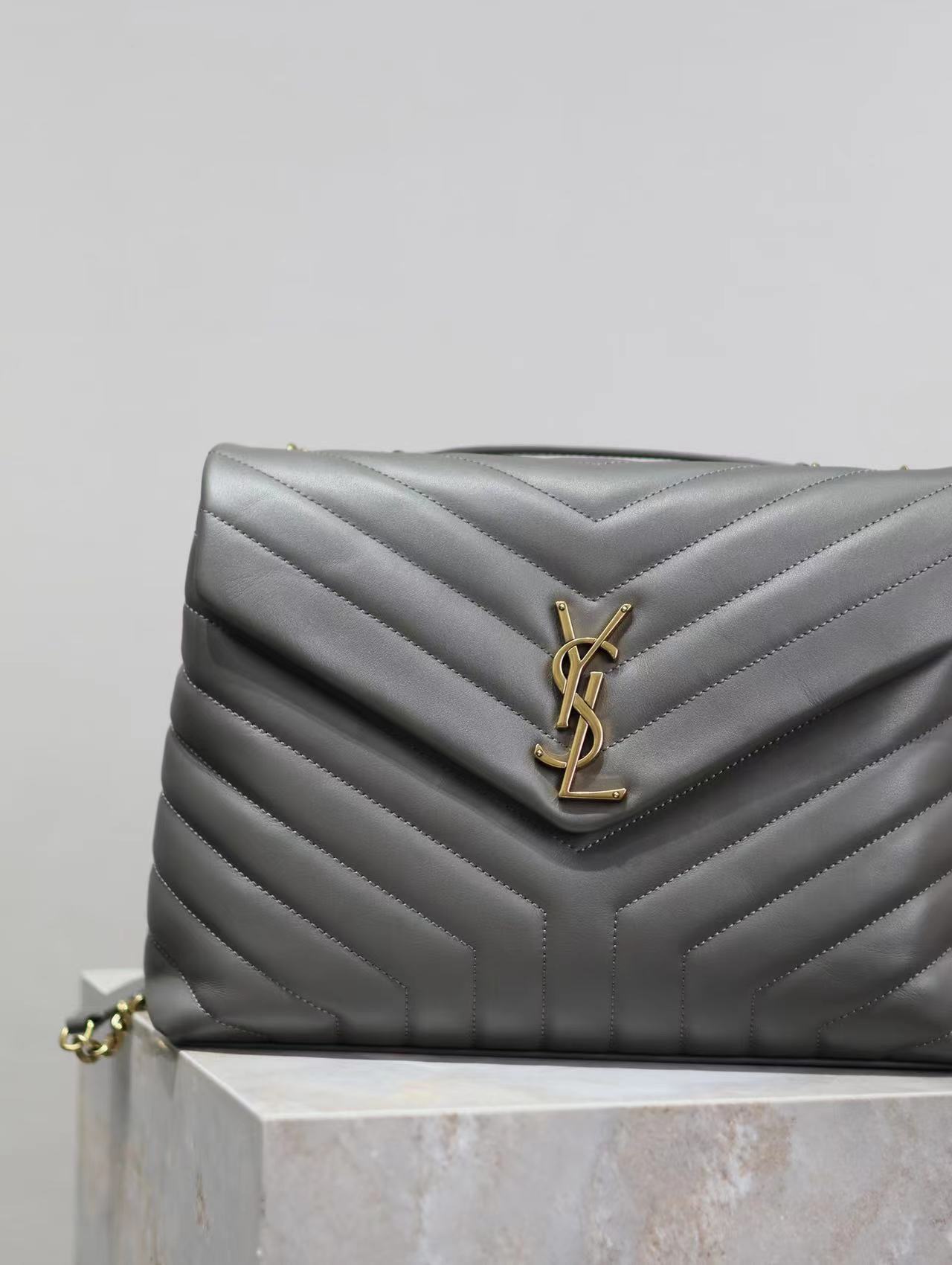 YSL LOULOU MEDIUM CHAIN BAG IN QUILTED "Y" LEATHE