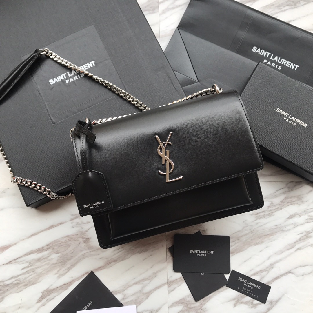 YSL SUNSET MEDIUM CHAIN BAG IN SMOOTH LEATHER