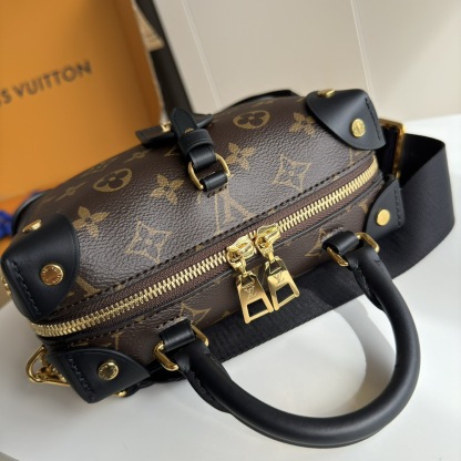 LV PETITE MALLE AOUPLE