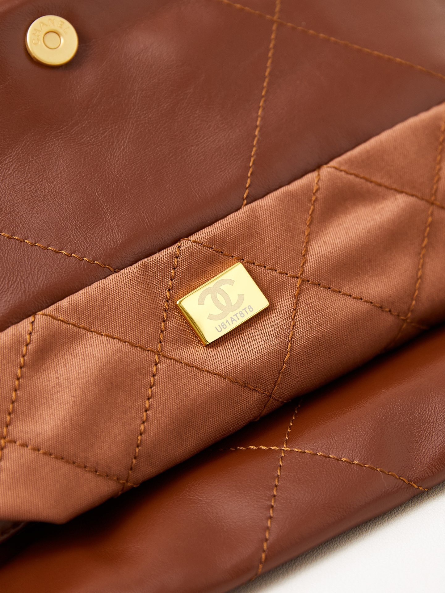 CHANEL 22 Small Handbag