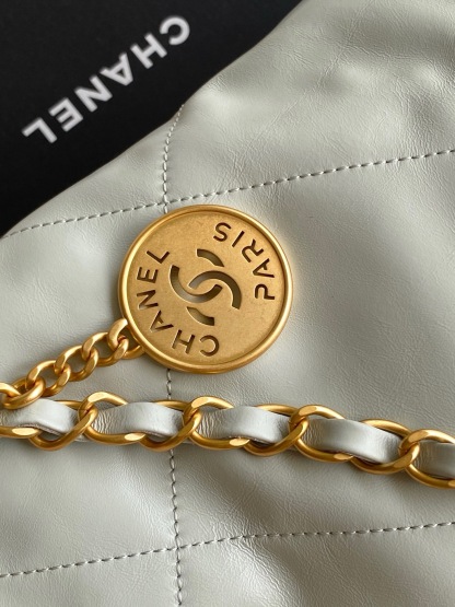 CHANEL 22 Small Handbag