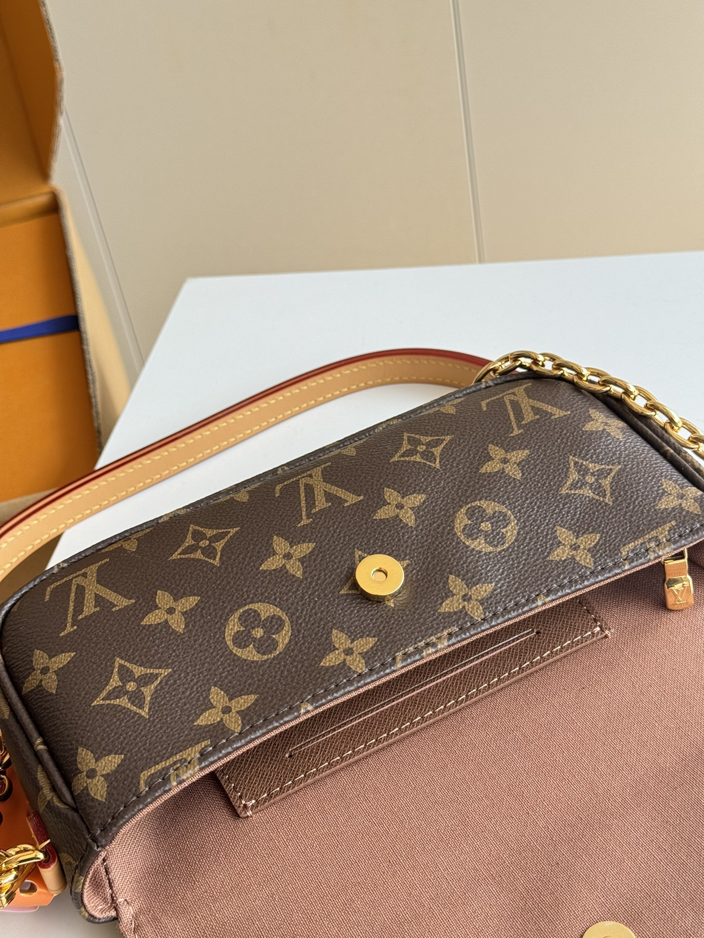 LV Wallet on Chain Ivy