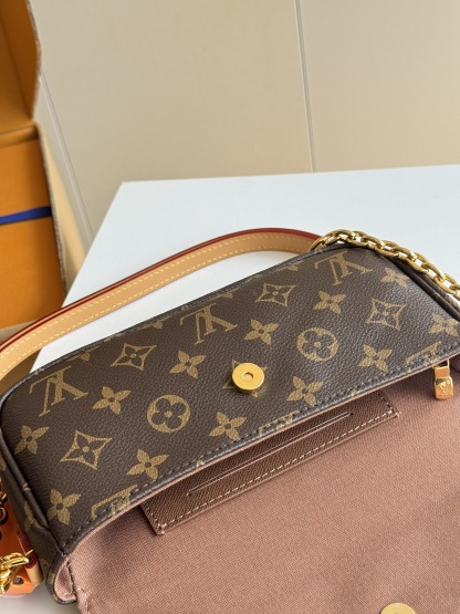 LV Wallet on Chain Ivy