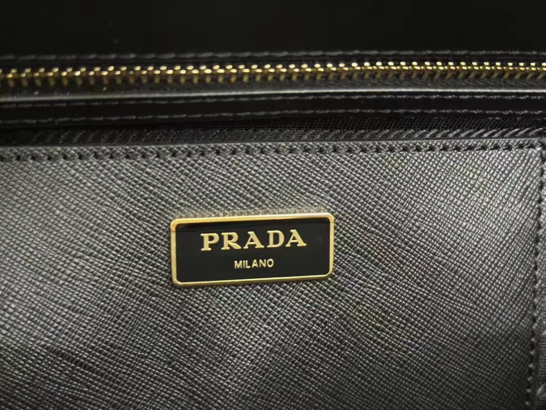 Medium Prada Galleria Saffiano leather bag