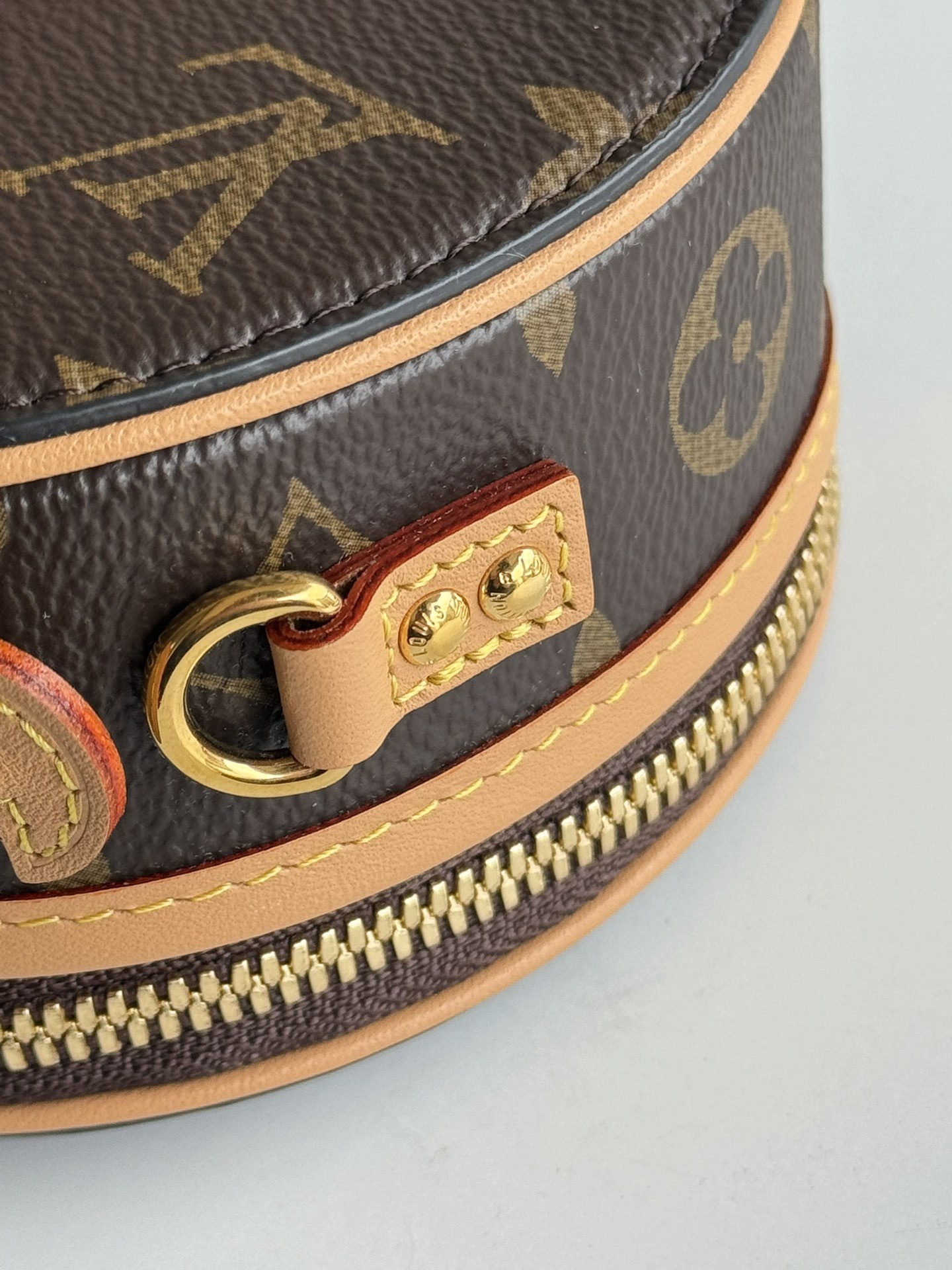 LV Mini Boîte Chapeau