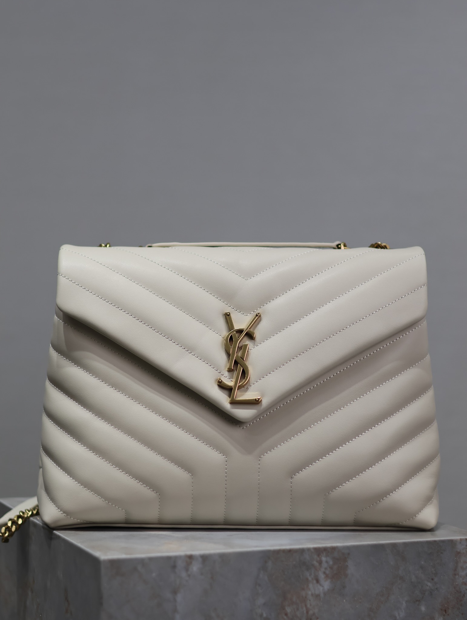 YSL LOULOU MEDIUM CHAIN BAG IN QUILTED "Y" LEATHER