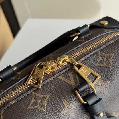 LV PETITE MALLE AOUPLE