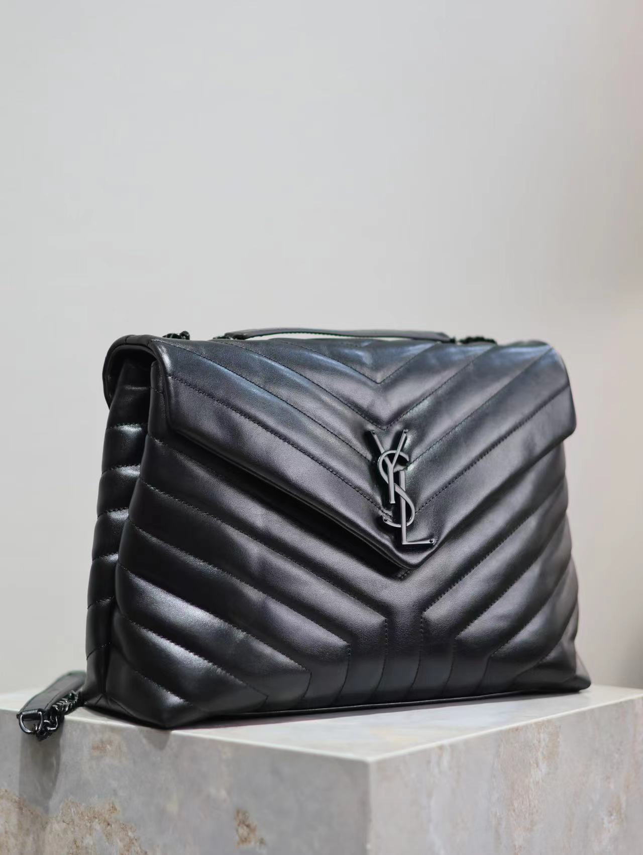 YSL LOULOU MEDIUM CHAIN BAG IN QUILTED "Y" LEATHER