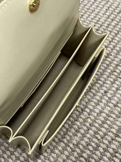 YSL SUNSET MEDIUM CHAIN BAG IN SMOOTH LEATHER