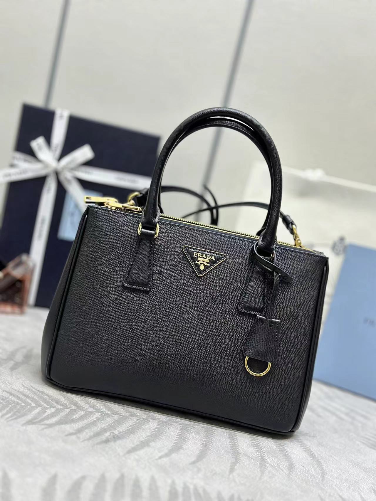 Medium Prada Galleria Saffiano leather bag