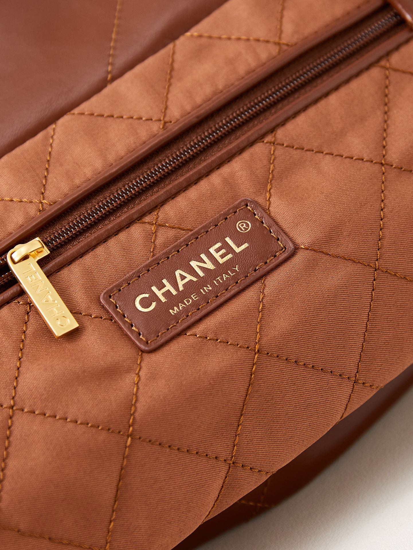 CHANEL 22 Small Handbag