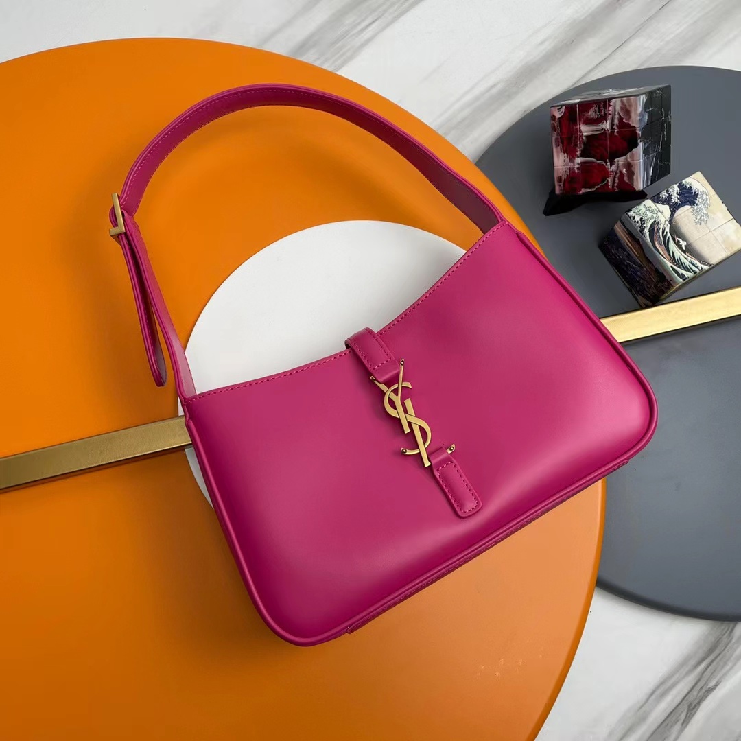 YSL LE 5 À 7 IN SMOOTH LEATHER