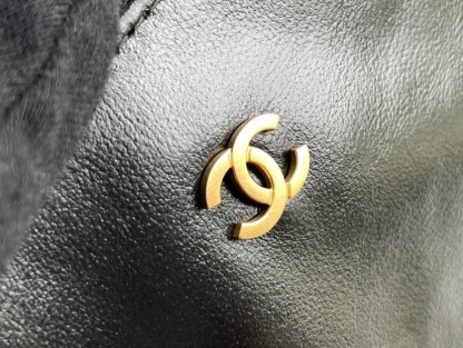 CHANEL 22 Small Handbag