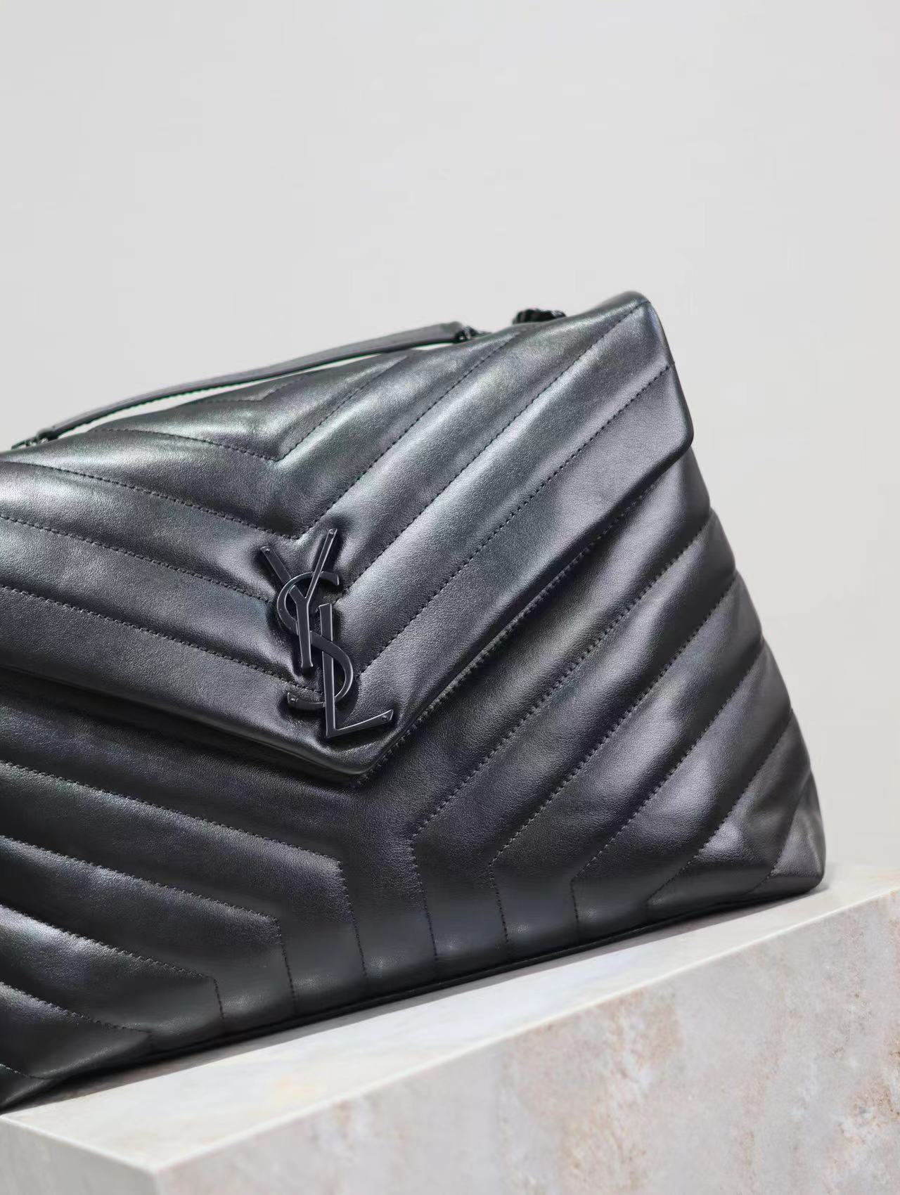 YSL LOULOU MEDIUM CHAIN BAG IN QUILTED "Y" LEATHER