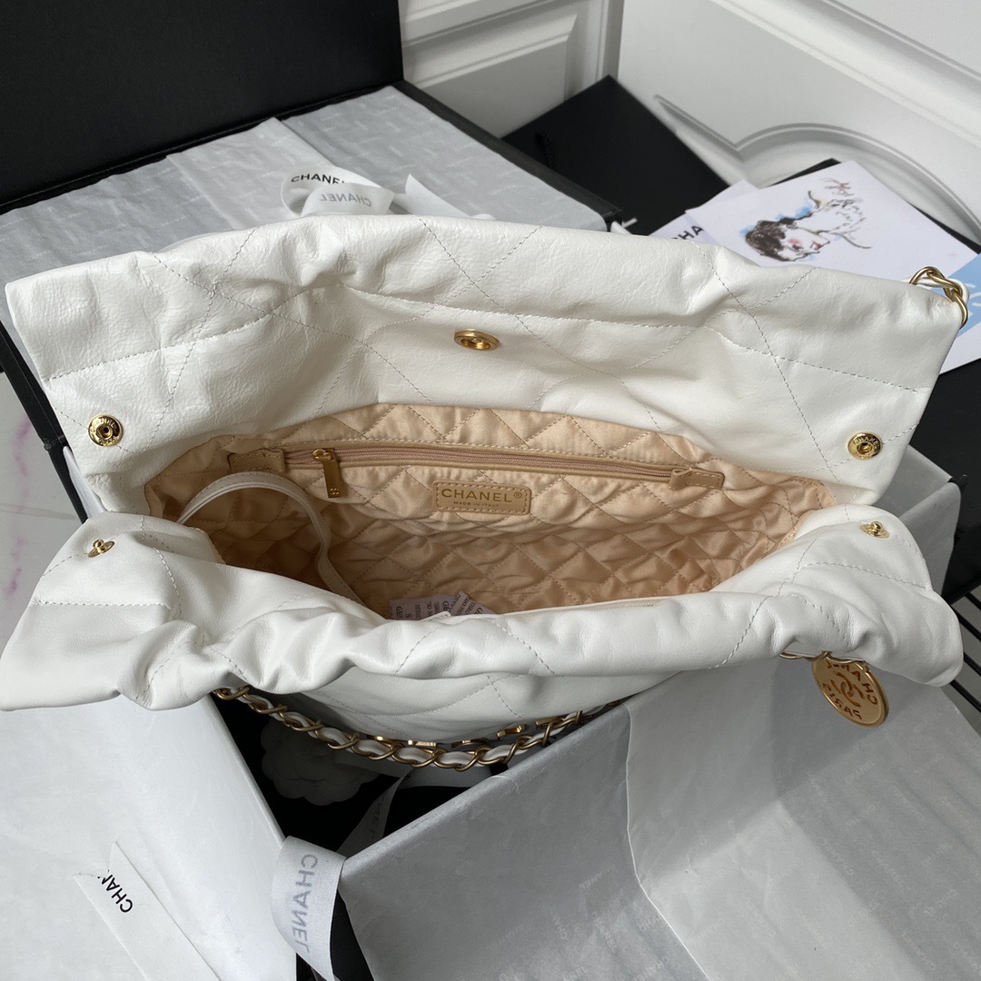CHANEL 22 Small Handbag