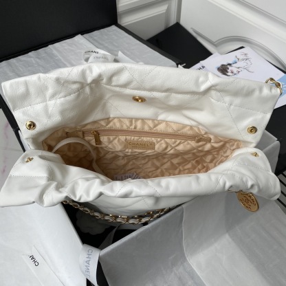 CHANEL 22 Small Handbag